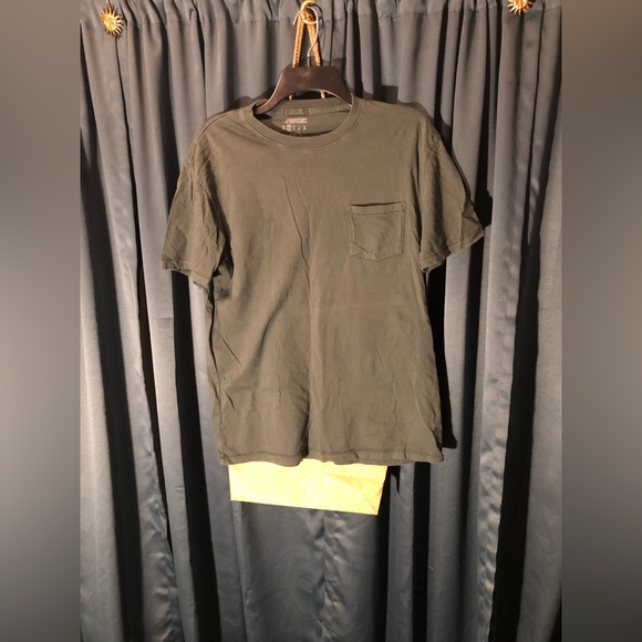 Green pocket T (inventory tub #1) - Picture 3 of 5